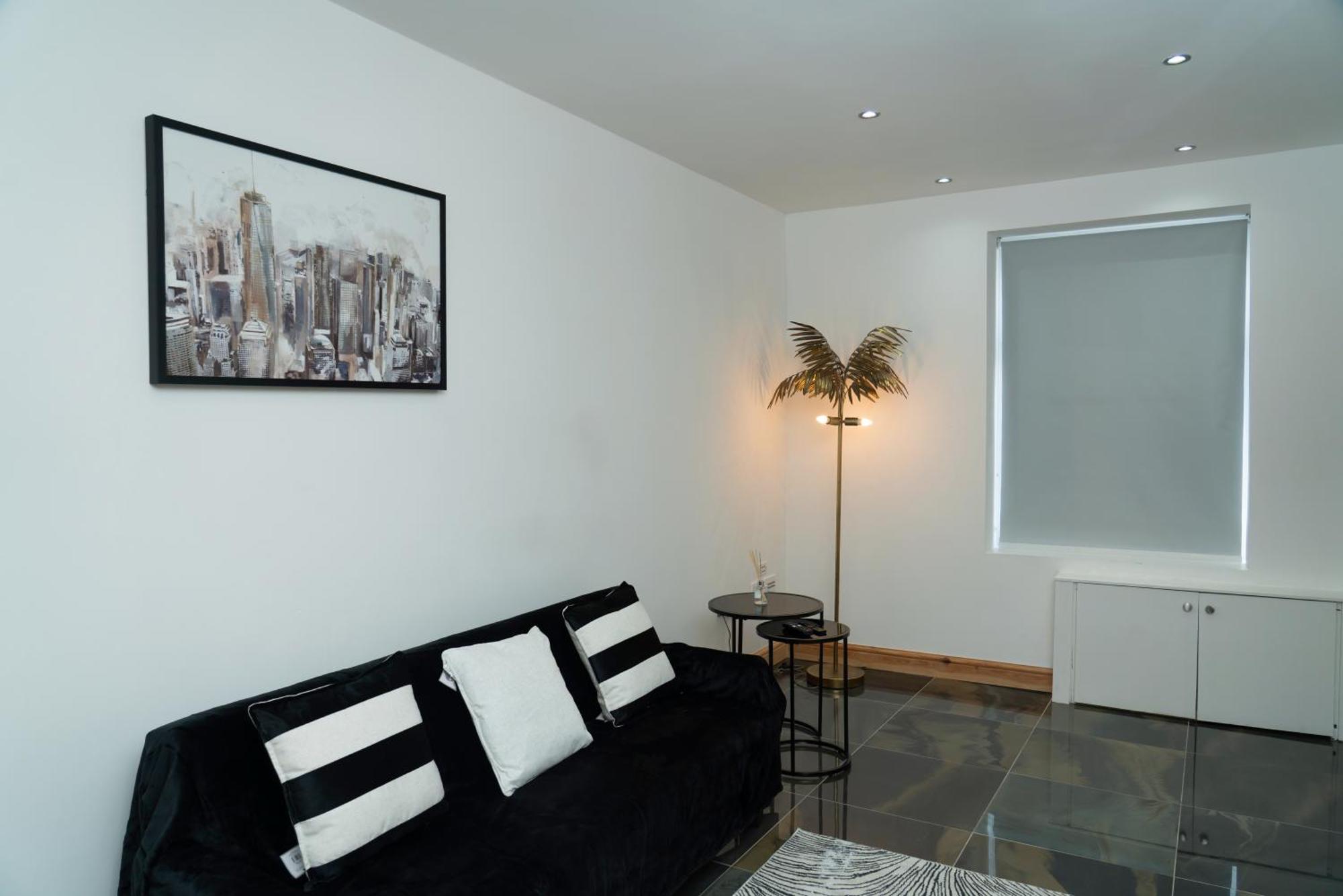 Double Bedroom Near Etihad And Coop Live With Free Parking, Shared Kitchen & Bathroom - Including Free 1-Hour Early Check-In Or Late Check-Out For Bookings Until July Manchester Kültér fotó