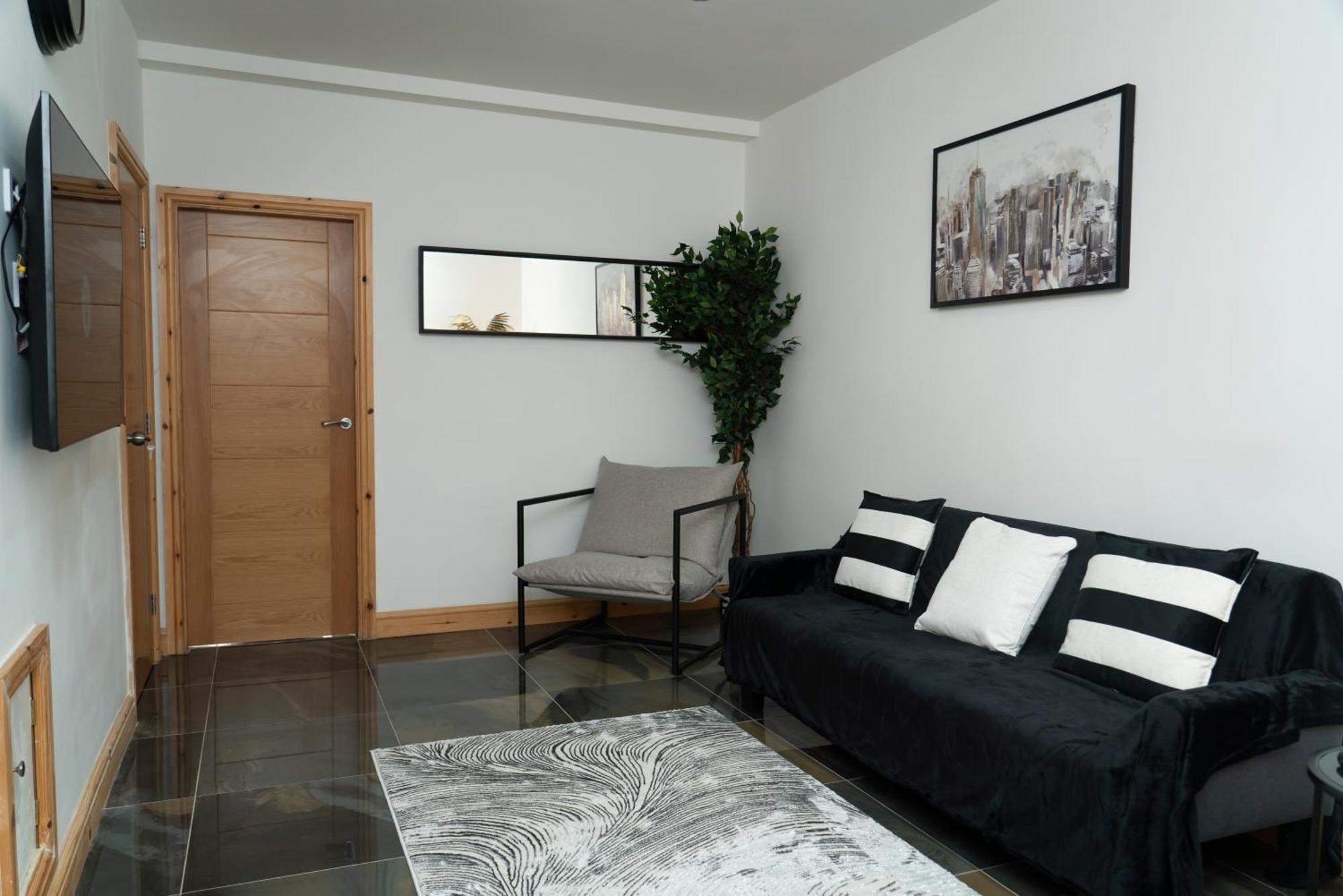 Double Bedroom Near Etihad And Coop Live With Free Parking, Shared Kitchen & Bathroom - Including Free 1-Hour Early Check-In Or Late Check-Out For Bookings Until July Manchester Kültér fotó