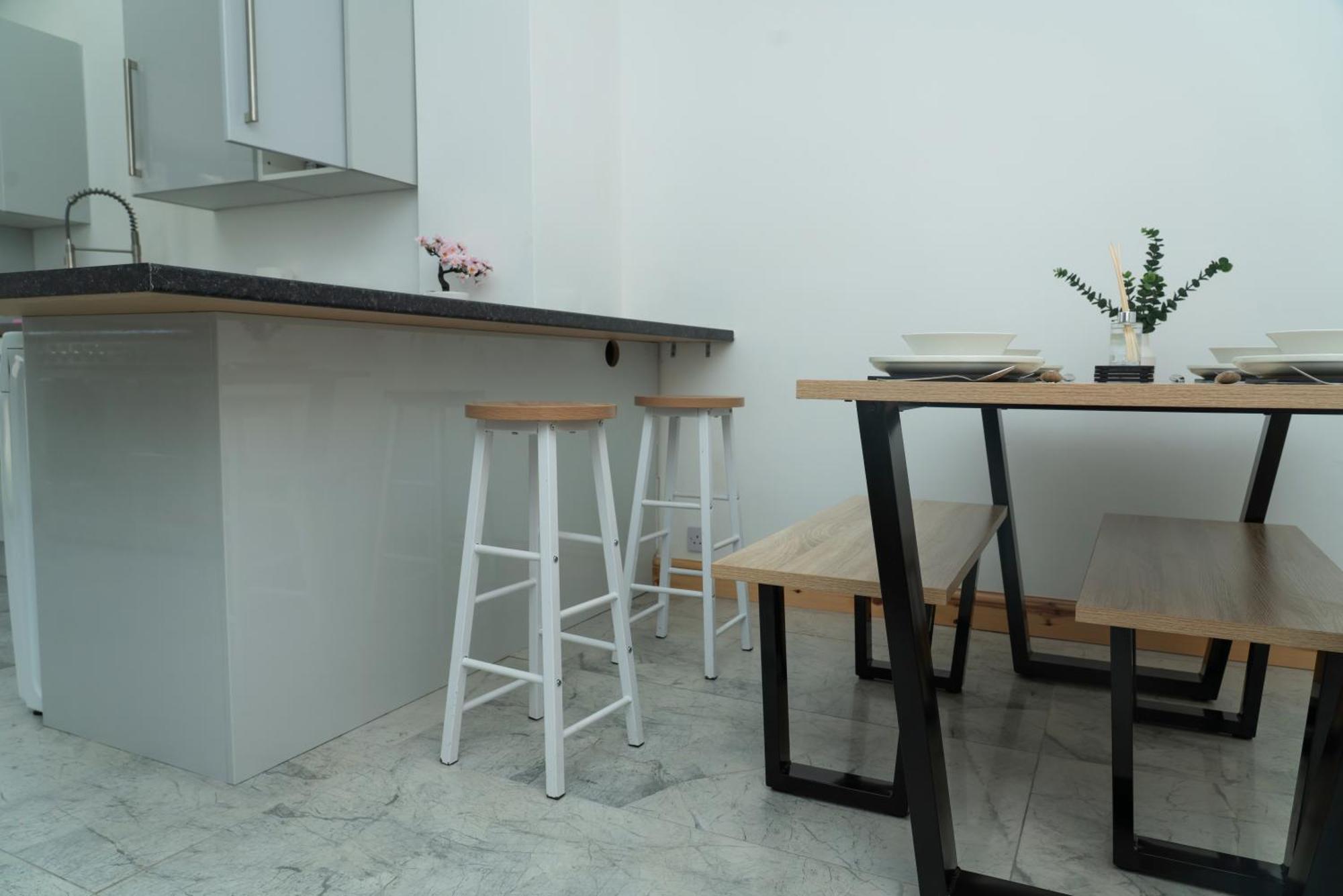 Double Bedroom Near Etihad And Coop Live With Free Parking, Shared Kitchen & Bathroom - Including Free 1-Hour Early Check-In Or Late Check-Out For Bookings Until July Manchester Kültér fotó